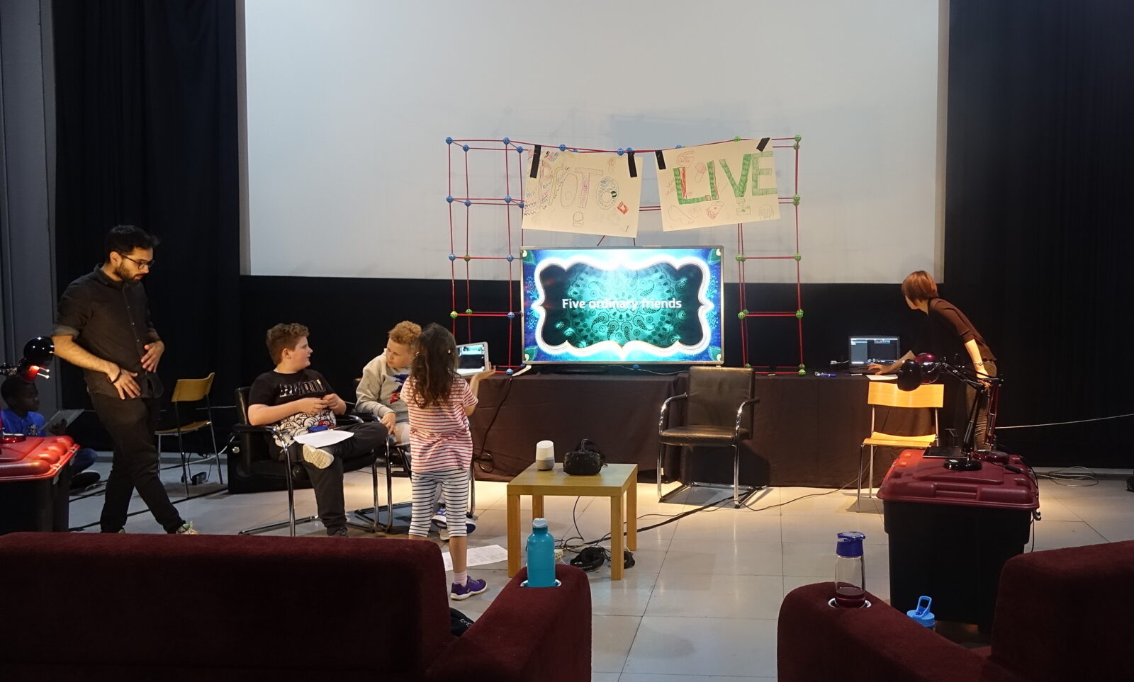 Young people The Box Prototype Proto Live