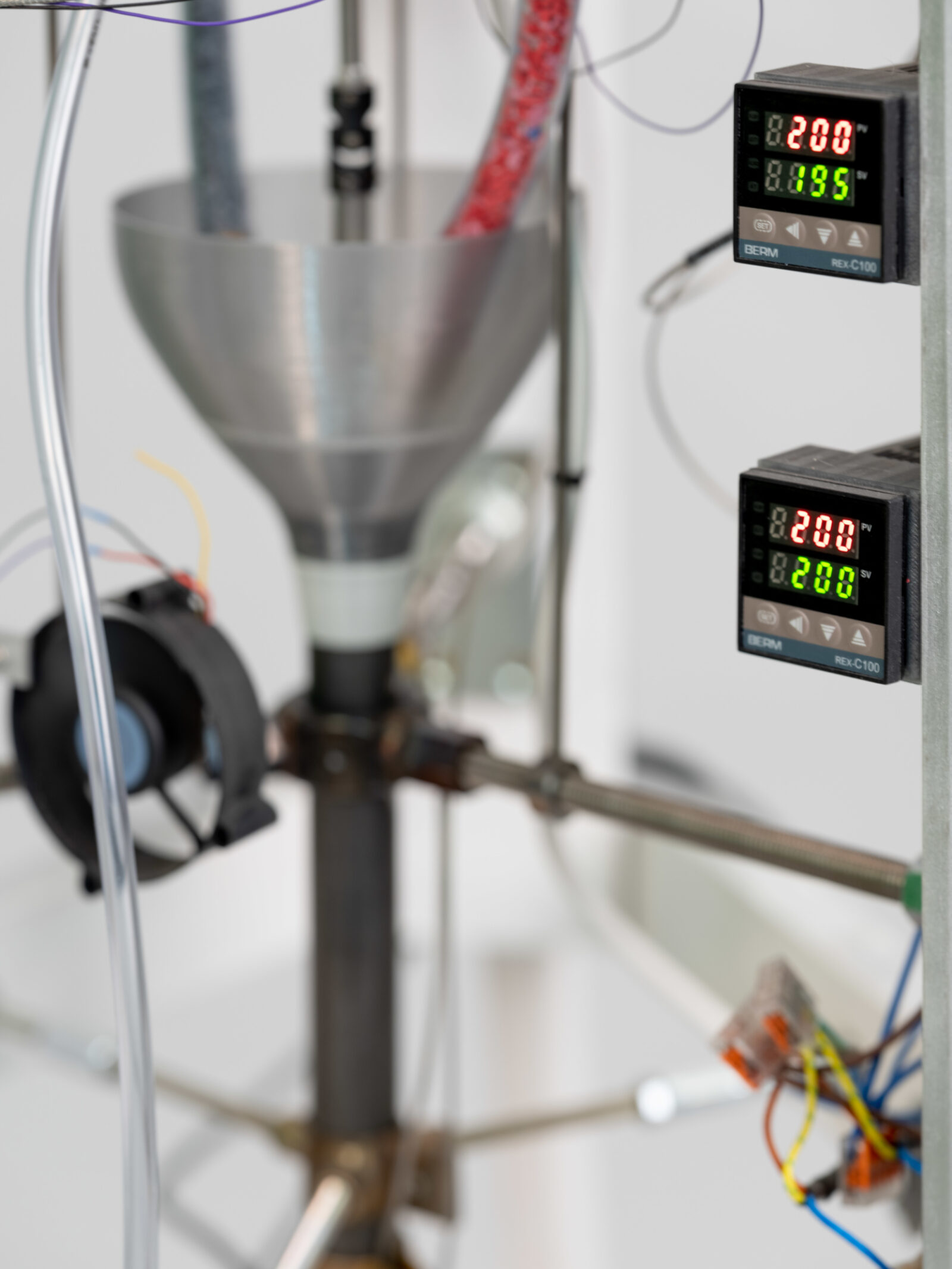 Carolin Liebl and Nikolas Schmid Pfahler Plastic Extrusion Bot 2020 EMAP EMARE jpg DSF5609