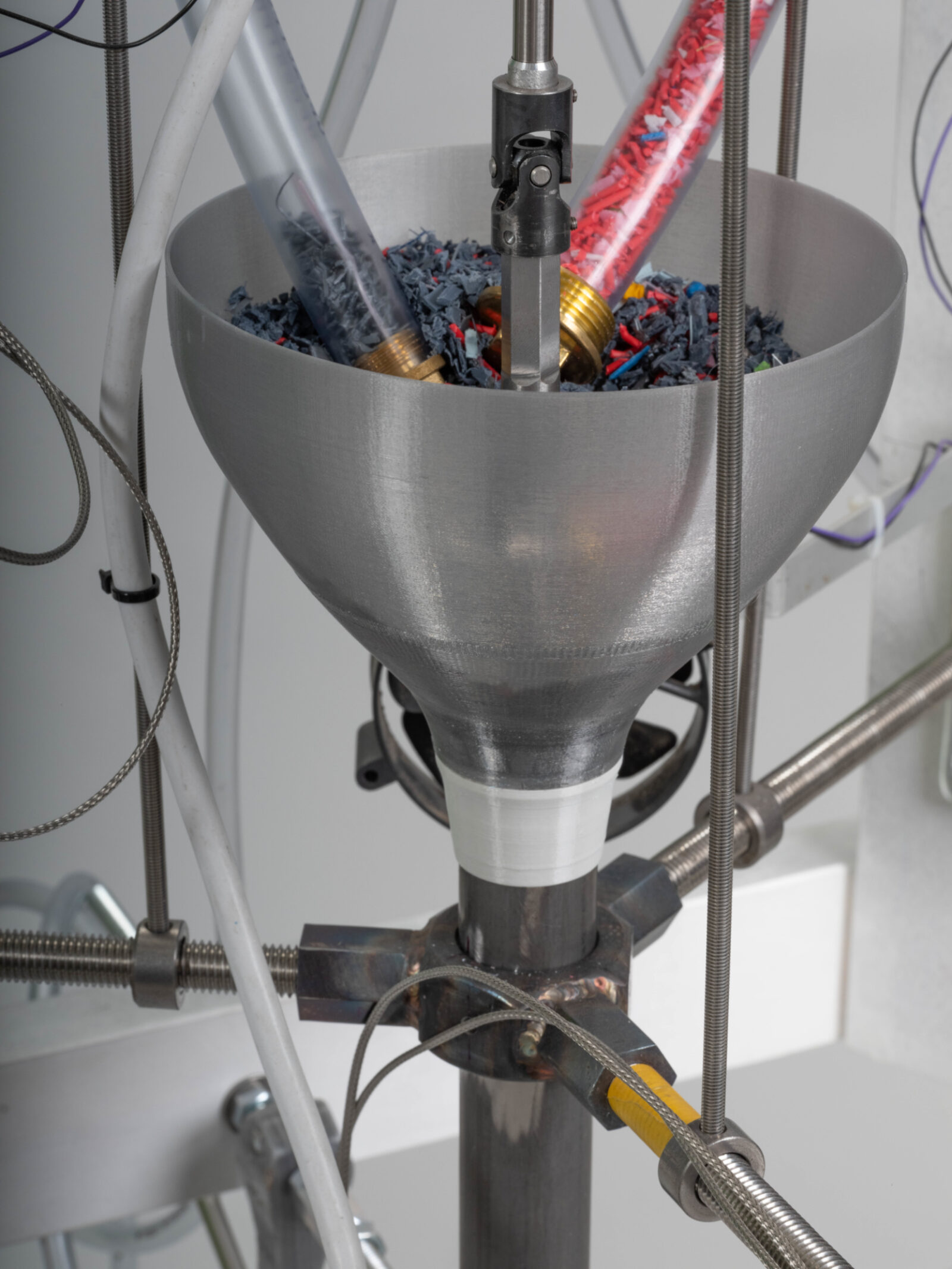 Carolin Liebl and Nikolas Schmid Pfahler Plastic Extrusion Bot 2020 EMAP EMARE jpg DSF5811