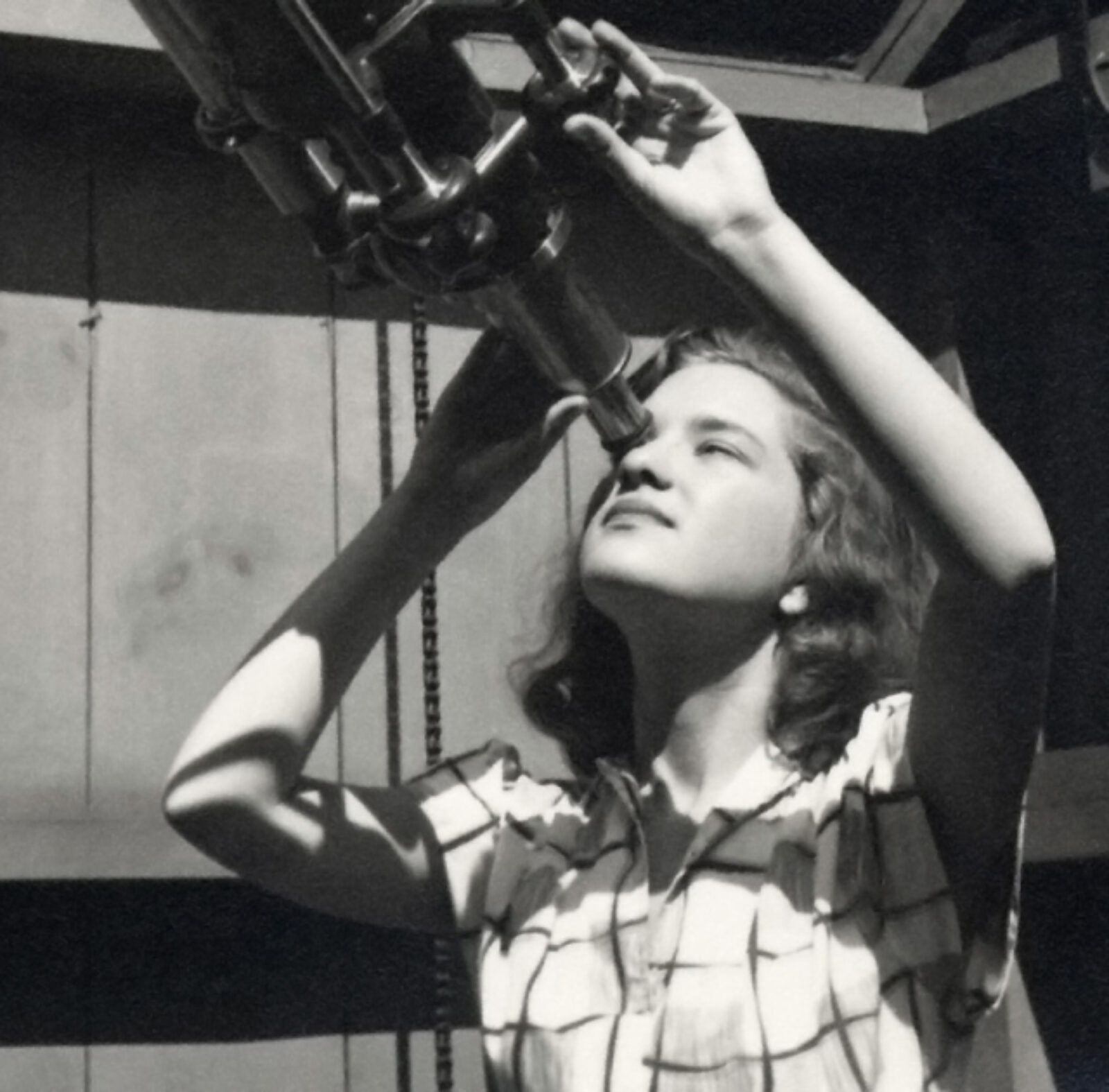 K  Vera Rubin Looking Through A Telescope At Vassar College  Image  Vassar College Courtesy Of Aip Emilio Segrè Visual Archives 1947